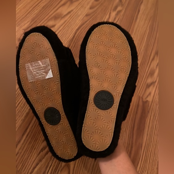 UGG Fluff Yeah slide flat sandals in black size 8 - Picture 4 of 4